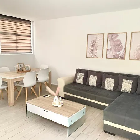Sea Apartment *